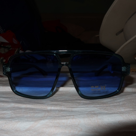 Sunglasses from Von Maur - Picture 5 of 5